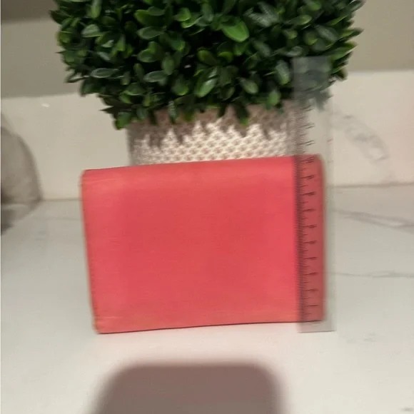 Pre loved Prada Wallet in pink - Picture 3 of 8